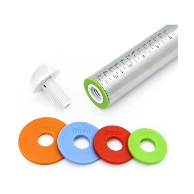 Kit utensílios cozinha com cilindro metálico prateado, componente branco e discos de silicone coloridos