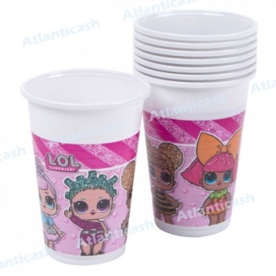 Conjunto de copos de plástico decorados com bonecas LOL Surprise em fundo rosa