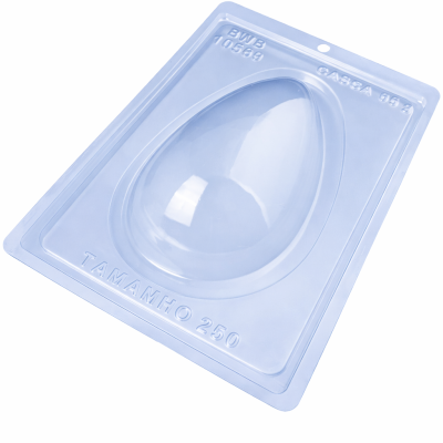 Molde plástico transparente em forma de ovo com inscrições visíveis