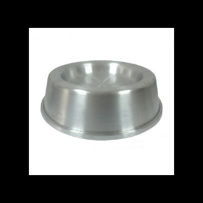 Tigela metálica prateada côncava sobre fundo branco