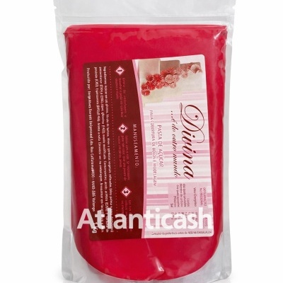 Pacote de pasta de açúcar vermelha com rótulo branco e rosa