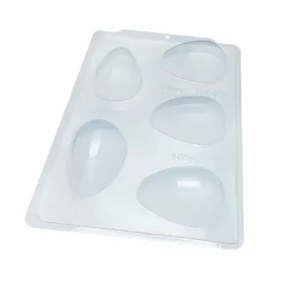 Forma plástica translúcida com cavidades em forma de ovo