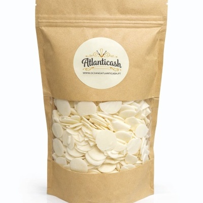 Embalagem com pastilhas brancas redondas e etiqueta Atlanticash