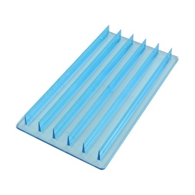 Suporte de plástico azul claro com seis ranhuras paralelas