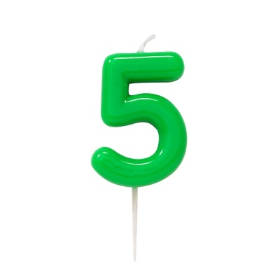 Vela verde número 5 com suporte branco