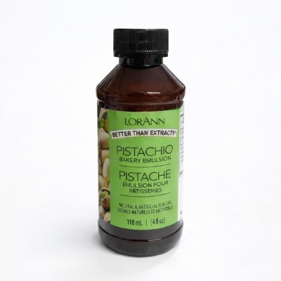 Frasco de emulsão de pistáchio da marca LORANN com etiqueta verde.
