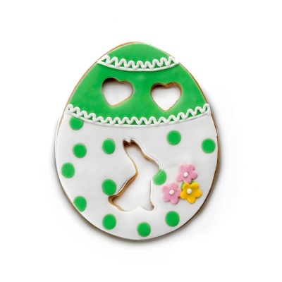 Biscoito decorado em forma de ovo com glacê colorido e recortes