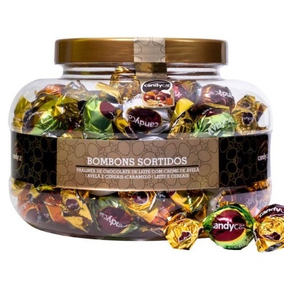 Frasco com bombons sortidos embalados individualmente