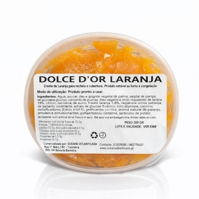 Embalagem plástica com creme de laranja e etiqueta branca