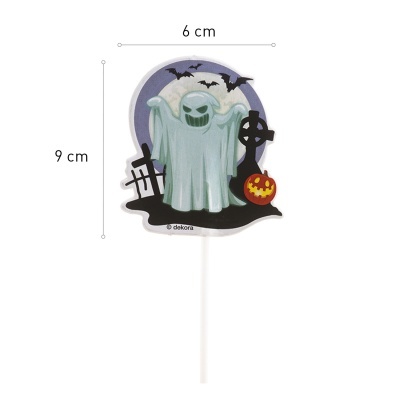 Decoração de Halloween com fantasma, cruzes, abóbora e morcegos