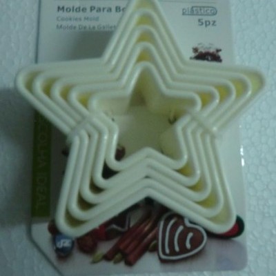 Conjunto de moldes de estrelas brancas para biscoitos em embalagem
