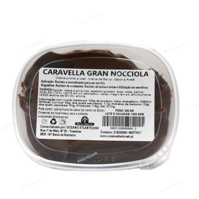 embalagem transparente com sobremesa Caravella Gran Nocciola e etiqueta com texto em português