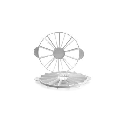 Dois objetos redondos brancos de plástico sobre fundo branco