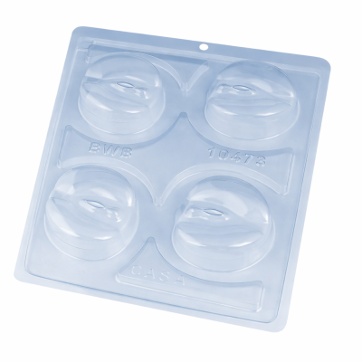 Molde plástico com quatro cavidades redondas transparentes e texto em relevo