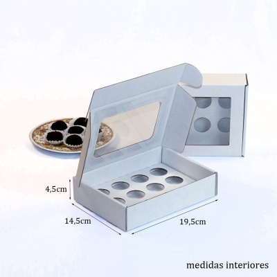 Caixas brancas para doces com tampa transparente e divisórias interiores