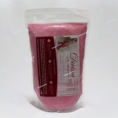 Pacote transparente com produto rosa e rótulo DINNER