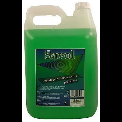 Bidão verde com líquido e rótulo Savol líquido para saboneteiras