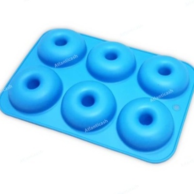 Forma de silicone azul para fazer donuts com seis cavidades