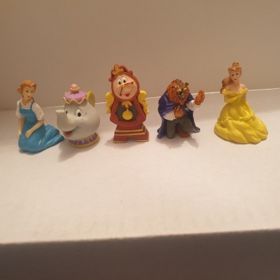 Figuras de A Bela e o Monstro: Bela azul e amarela, Senhora Potts, Relógio Cogsworth, Fera.