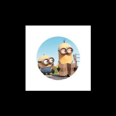 Dois Minions com óculos, um a segurar um cartaz 'I ♥ NEW YORK'