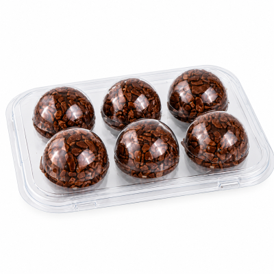 Caixa plástica com seis bombons de chocolate com pedaços pequenos