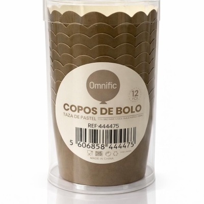 Pacote de copos de bolo em papel castanho com etiqueta branca