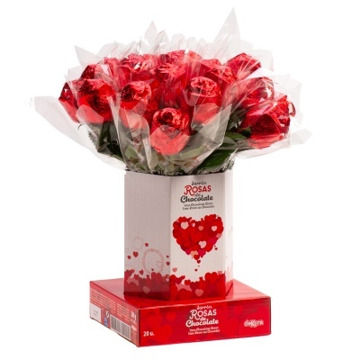 Vaso de rosas de chocolate embaladas com texto deKora