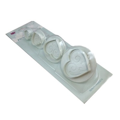 Conjunto de cortadores de plástico branco em formato de coração