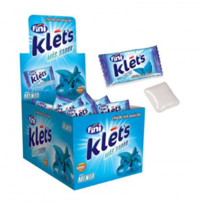 Caixa azul e embalagem individual de pastilhas de goma Fini Klet's Mentha
