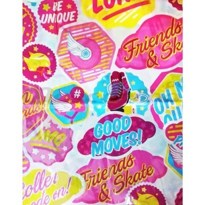 tecido branco com estampas coloridas e textos motivacionais