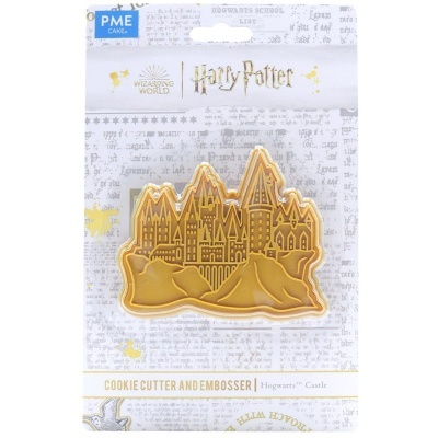 Cortador de bolachas amarelo em forma de castelo de Hogwarts na embalagem