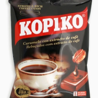 Pacote de rebuçados Kopiko com caramelo e café