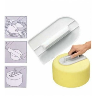 Aplicador de espuma branco com alça para aplicação numa esponja amarela redonda com instruções visualizadas