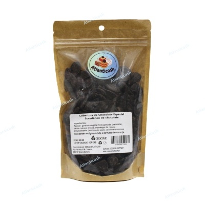 Pacote castanho translúcido com cobertura de chocolate e etiqueta branca e azul