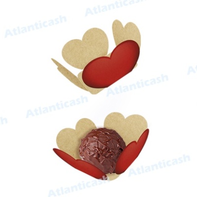 Recipientes em forma de coração castanho e vermelho com chocolate