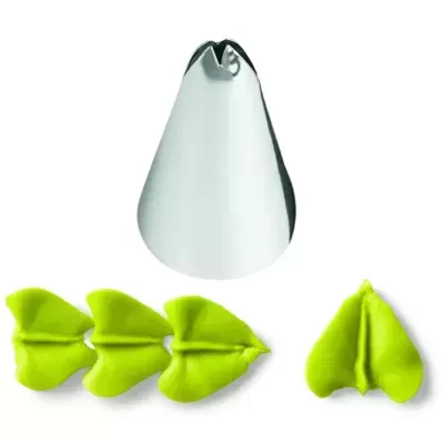 Bico de confeitar metálico com decorações em pasta verde