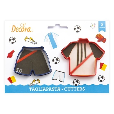 Conjunto de cortadores de massa em forma de equipamento de futebol em embalagem decorada