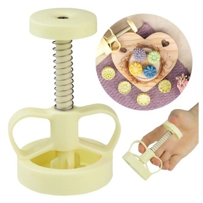 Prensa manual amarela para moldar buttercream e bolos decorativos