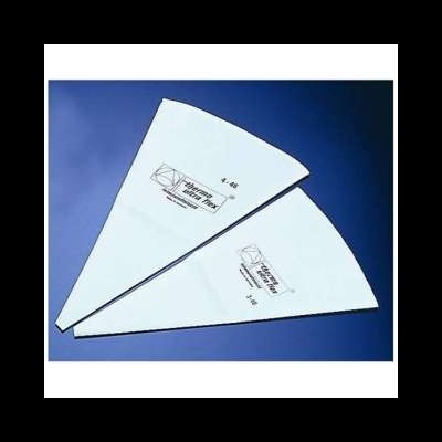 Duas mangas de confeitar brancas com etiquetas sobre fundo azul