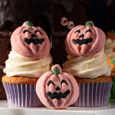 Cupcakes com decoração de abóboras cor de rosa para Halloween