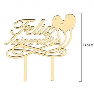 Topo de bolo de madeira com texto 'Feliz Aniversário' e balões