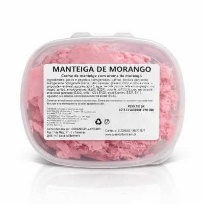 Embalagem plástica transparente com creme rosa de manteiga de morango e etiqueta branca com texto preto