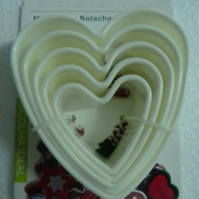 Conjunto de cortadores de massa em forma de coração, plástico branco