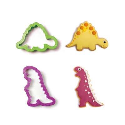 Cortadores de bolachas e bolachas decoradas em formato de dinossauros