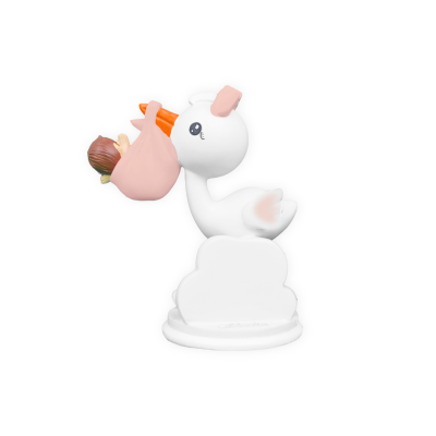 Figura decorativa de cegonha branca com bebé na fralda cor de rosa