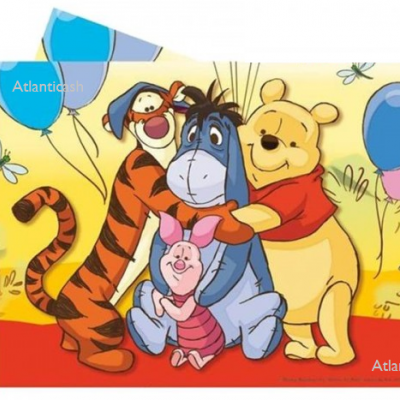 Toalha de tecido com personagens da Disney Pooh, Tigrão, Ígor e Leitão com balões coloridos