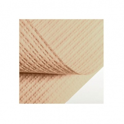 Placa de madeira clara texturizada com padrão e canto levantado