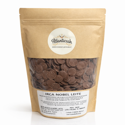 Pacote de papel kraft com gotas de chocolate leite à vista e etiquetas com texto