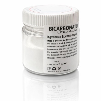 Frasco transparente com bicarbonato de sódio em pó e tampa branca