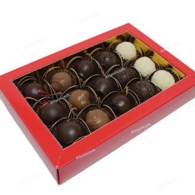 Caixa vermelha de chocolates sortidos com tampa transparente